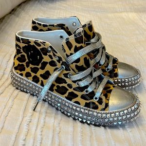 NWOT 🔥CCVV STUDDED HIGH TOPS🔥